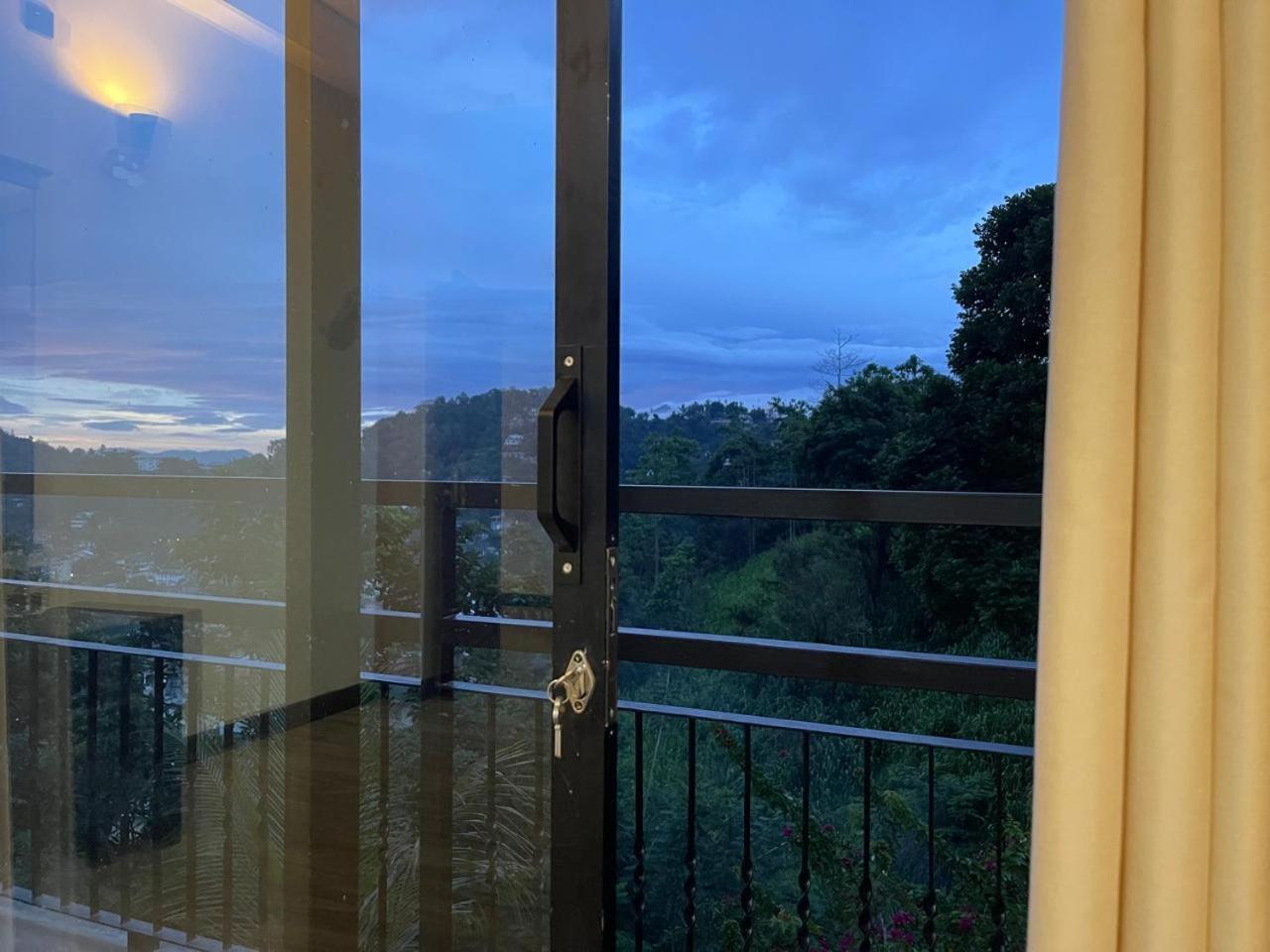Hotel Lush Breeze Kandy Exterior foto